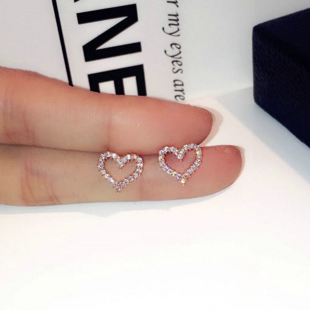 NEW 18K Rose Gold Diamond Heart Stud Earrings